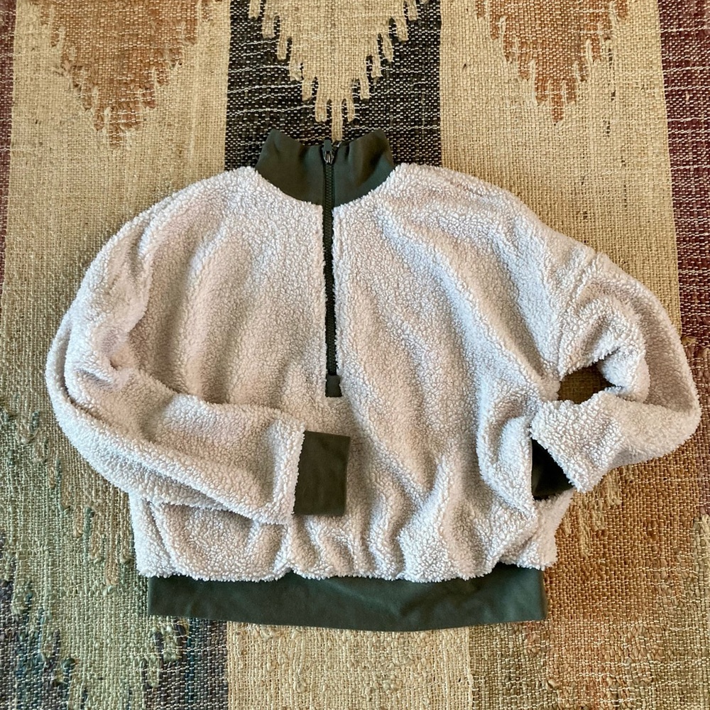 Fabletics fleece cropped pullover with hand pockets